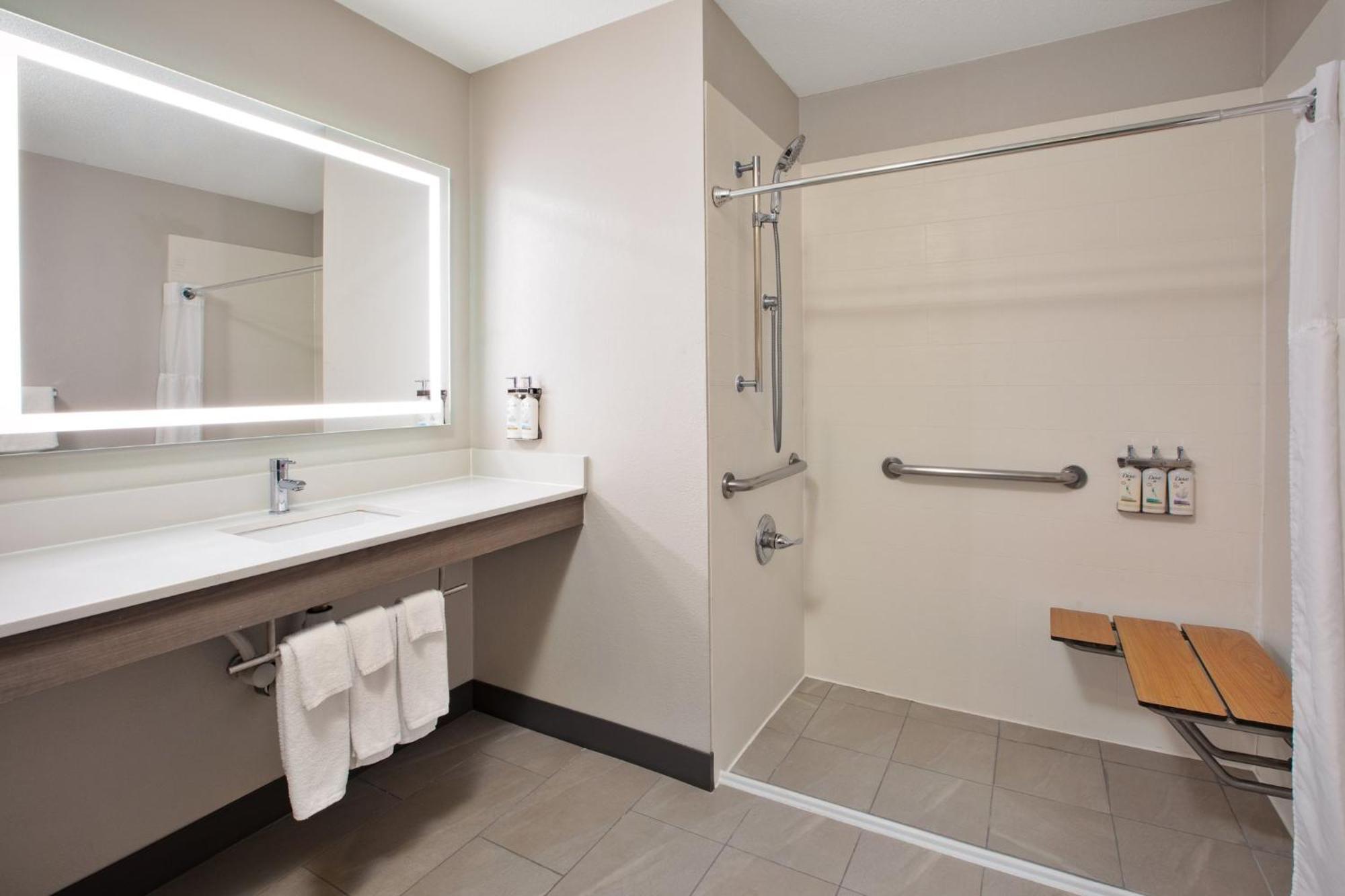 Holiday Inn Express Fremont By Ihg Exteriör bild
