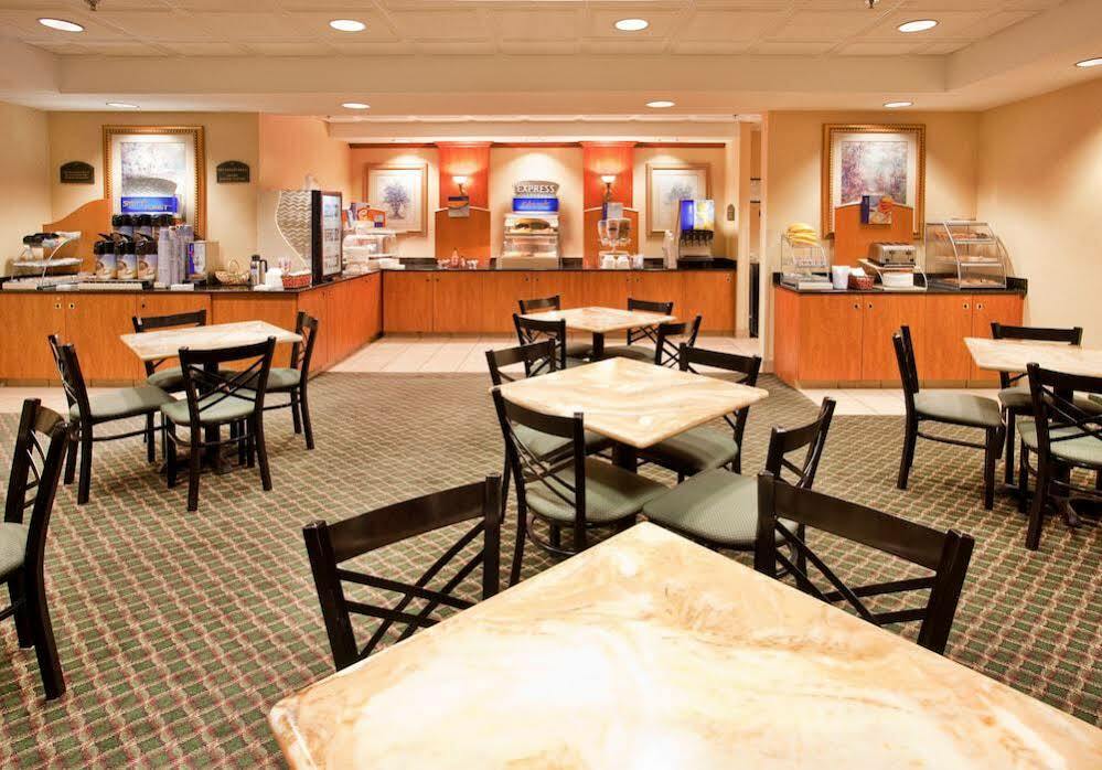 Holiday Inn Express Fremont By Ihg Exteriör bild
